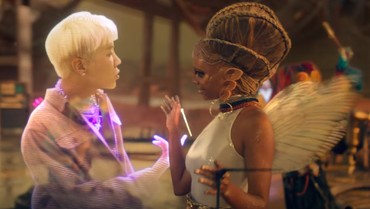 img-title J-Hope BTS Bikin ARMY Geger Usai Godain Alien Cewek di MV 'My Universe'