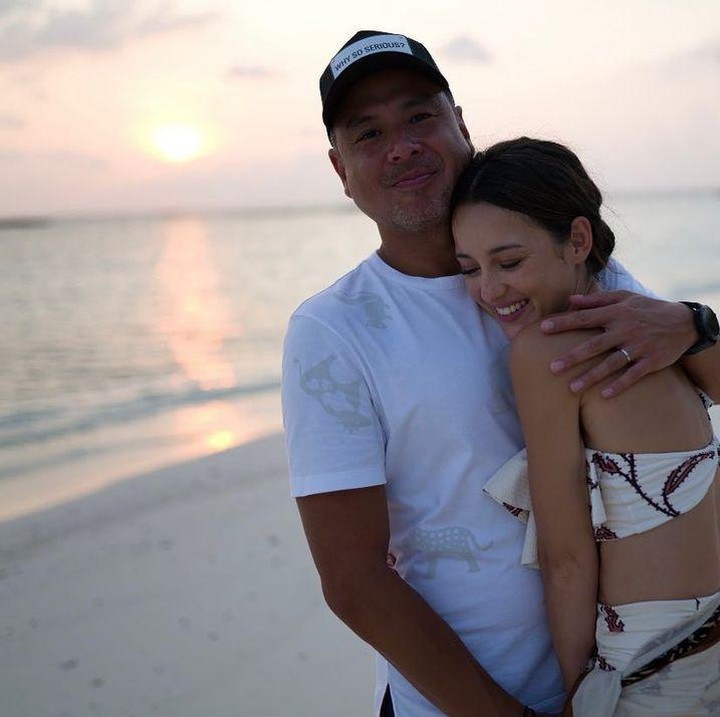 <p>Usia tampaknya tak menjadi kendala bagi Julie Estelle dan sang suami. (Foto: Instagram @julstelle)</p>