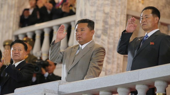 Pemimpin Korea Utara, Kim Jong-un, menyebut tawaran Amerika Serikat (AS) untuk berdialog dengan pihaknya tak lain merupakan trik murahan.
