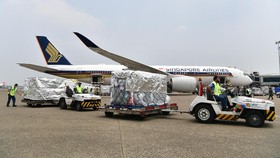 Terima Bantuan dari Italia, Pemerintah Tambah Stok Vaksin