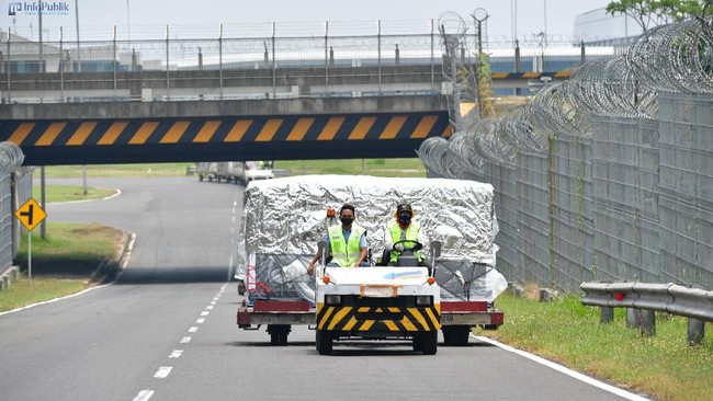 Pemerintah kembali menerima vaksin tahap ke-109 sebanyak 339.300 dosis vaksin Pfizer guna mengamankan stok vaksinasi demi percepatan vaksinasi daerah.