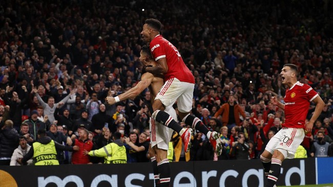 Manchester United disebut meraih kemenangan kontroversial atas Villarreal usai menang 2-1 pada laga Liga Champions, Kamis (30/9) dini hari WIB.