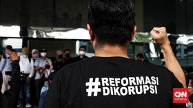 Kerja Serabutan Para Pemburu Koruptor Usai Dipecat Firli