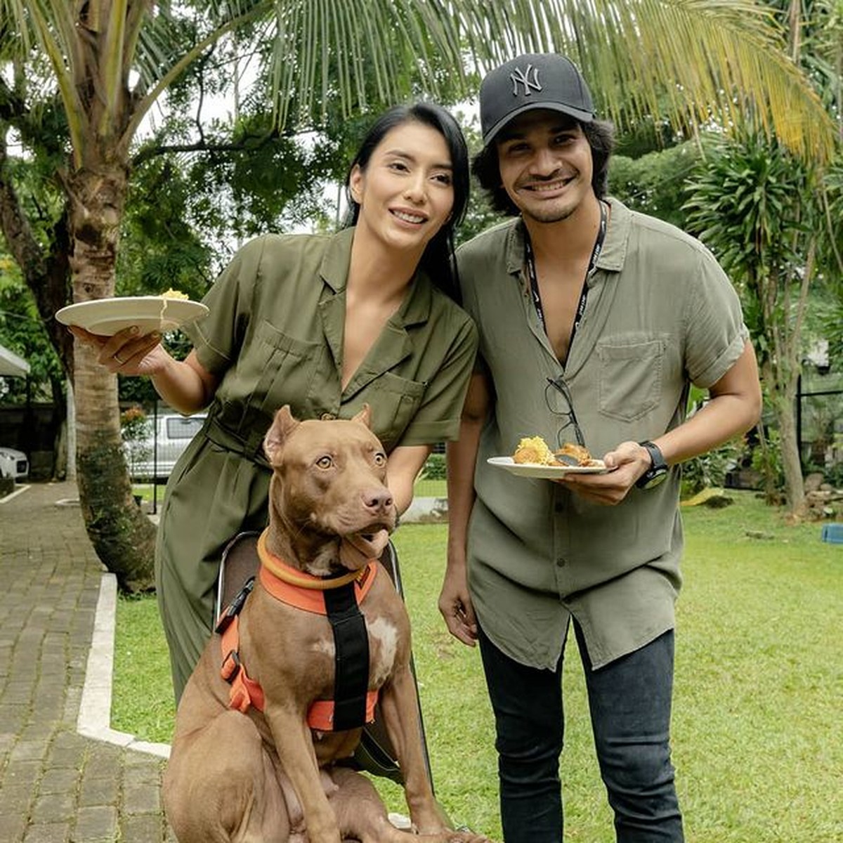 Tyas Mirasih diisukan berselingkuh dan terlibat cinta lokasi dengan Tengku Tezi&period; Yuk intip potret kebersamaan mereka di lokasi syuting&excl;