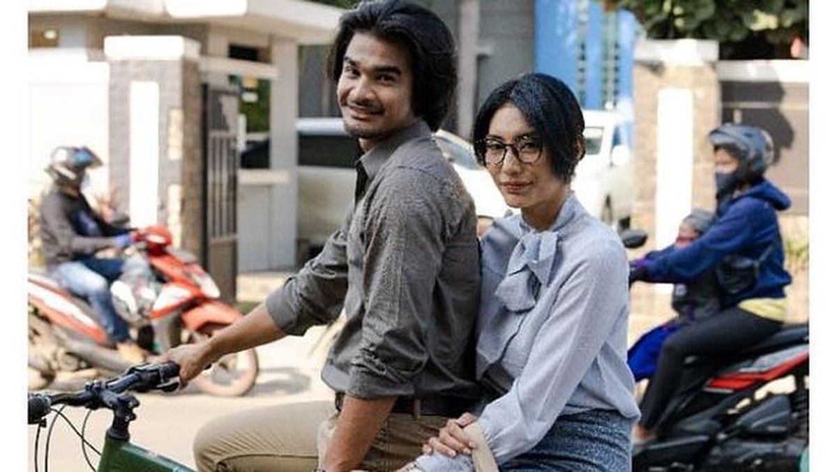 Tyas Mirasih diisukan berselingkuh dan terlibat cinta lokasi dengan Tengku Tezi&period; Yuk intip potret kebersamaan mereka di lokasi syuting&excl;