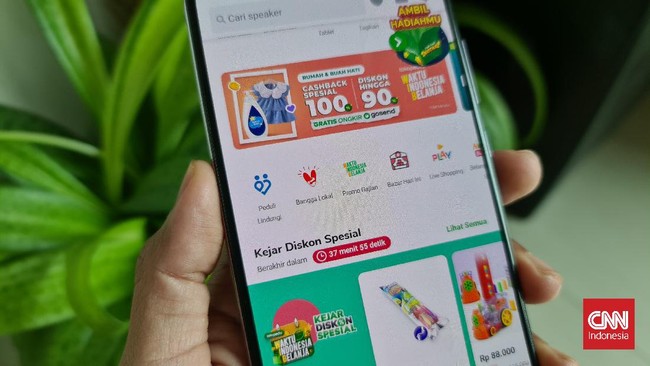 Fitur Pedulilindungi kini muncul di aplikasi Tokopedia dan Gojek, namun terdapat sejumlah perbedaan dari aplikasi asli.
