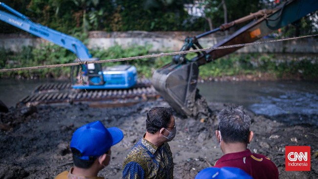 Pemerintah Provinsi DKI Jakarta berupaya mengantisipasi banjir dari tiga front yang mengancam ibu kota.