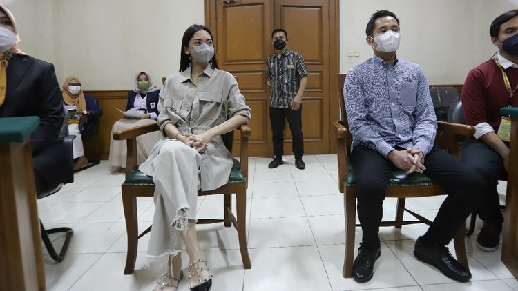 Ririn Dwi Ariyanti dan Aldi Bragi