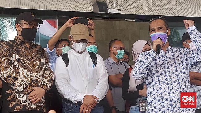 Pegawai yang dipecat KPK masih menunggu panggilan Kapolri maupun Mensesneg terkait dengan tawaran menjadi ASN di Polri.