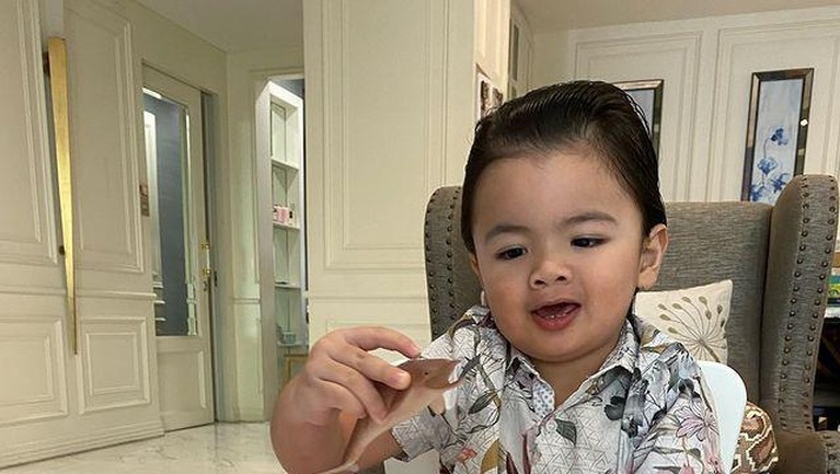 Sudut Rumah Mewah Engku Emran di Malaysia yang Tak Pernah Tersorot Selama ini kediaman mewah milik Engku Emran mantan suami Laudya Cynthia Bella tak pernah terekspos. Yuk intip!