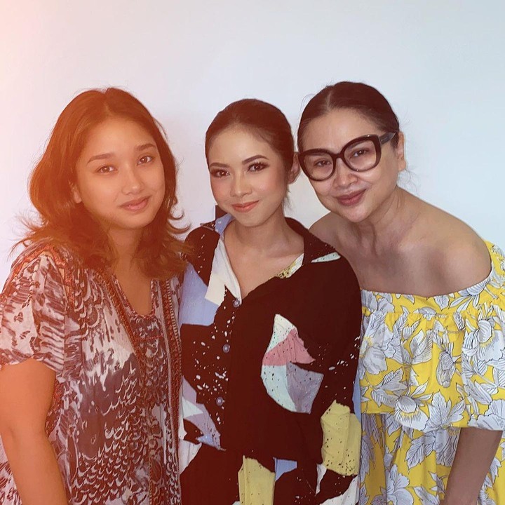 <p> Titi DJ ungkap bahwa Mersyong sudah ia anggap seperti keluarga sendiri, Bunda. (Foto: Instagram @ti2dj)</p>