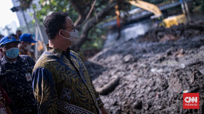 Target banjir surut dalam enam jam dihitung setelah hujan berhenti ataupun setelah air di sungai Jakarta telah kembali ke posisi normal.