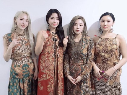5 Potret Artis Korea saat Berbatik dan Melokal