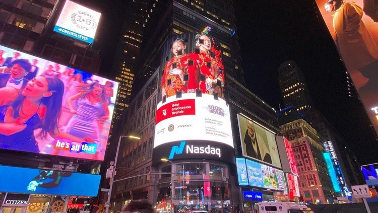 Batik Nona Rara Tampil di Times Square