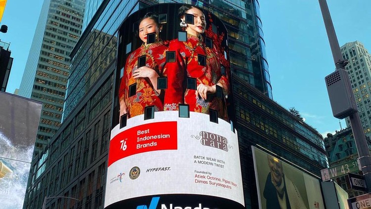 Batik Nona Rara Tampil di Times Square Batik Nona Rara Tampil di Times Square