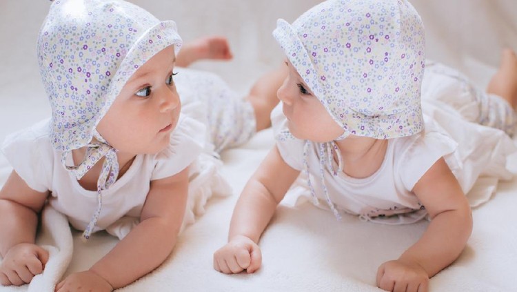 bayi kembar Ilustrasi nama bayi kembar