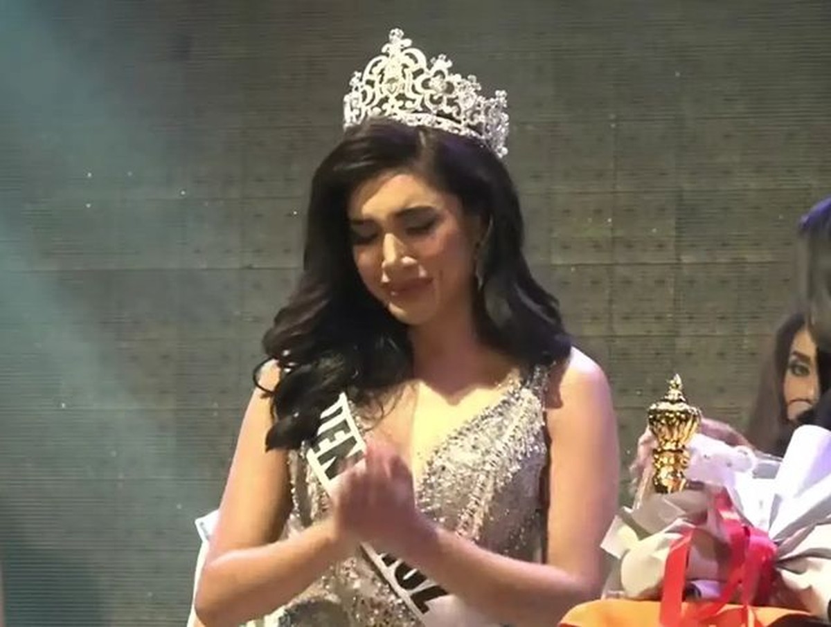 Millendaru berhasil sabet gelar sebagai Miss Queen Indonesia yaitu kontes kecantikan transgender&period; Yuk intip momennya&excl;