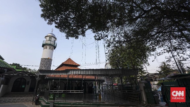 Media asing menyoroti warga Jakarta yang ketakutan untuk mengajukan komplain suara azan yang terlalu bising.