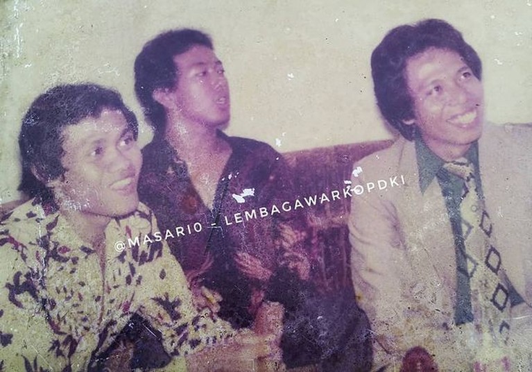 Foto-foto Lawas Grup Lawak Legendaris Warkop DKI yang Penuh Kenangan Warkop DKI adalah grup lawak legendaris yang populer pada tahun 90-an hingga kini masih tersimpan di hati masyarakat. Yuk intip!