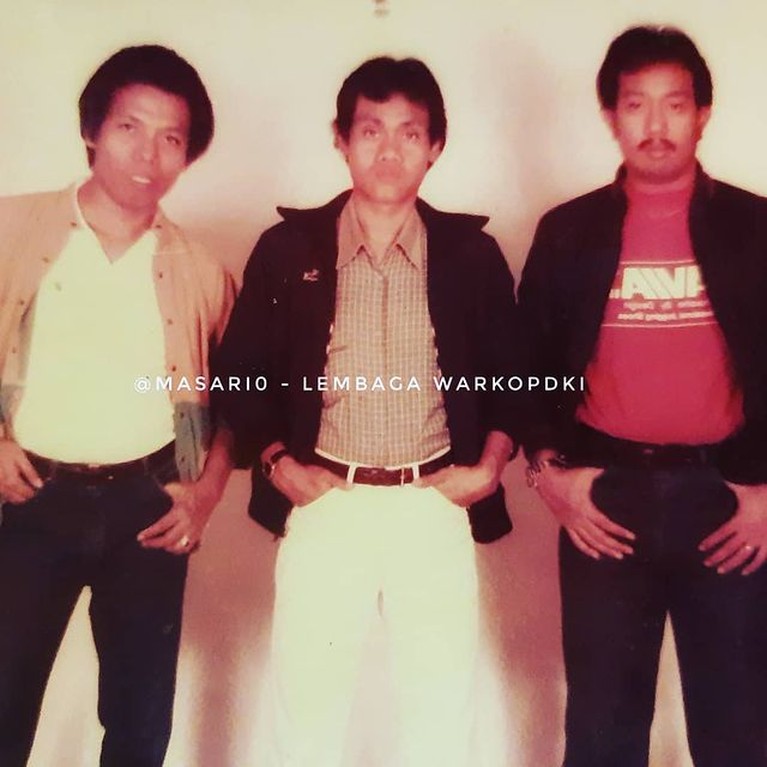 Foto-foto Lawas Grup Lawak Legendaris Warkop DKI yang Penuh Kenangan Warkop DKI adalah grup lawak legendaris yang populer pada tahun 90-an hingga kini masih tersimpan di hati masyarakat. Yuk intip!