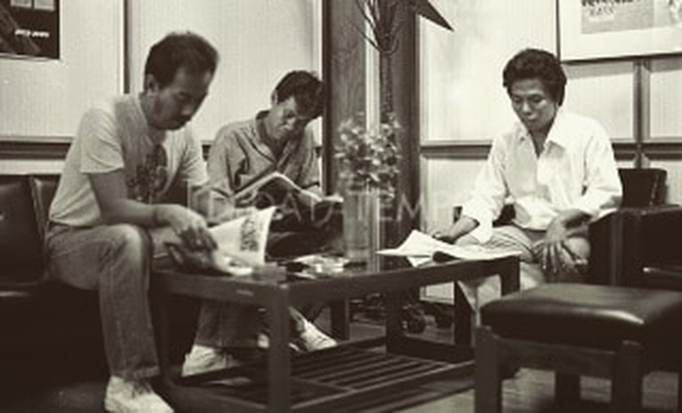 Foto-foto Lawas Grup Lawak Legendaris Warkop DKI yang Penuh Kenangan Warkop DKI adalah grup lawak legendaris yang populer pada tahun 90-an hingga kini masih tersimpan di hati masyarakat. Yuk intip!