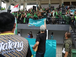 Dukung Tim Sepak Bola Jateng, Ganjar Justru Disambut Suporter Jatim