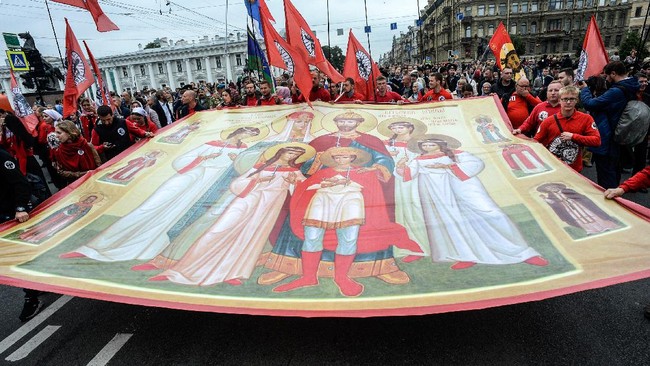 Keluarga bekas Kekaisaran Rusia, Romanov, menggelar pesta pernikahan di Rusia untuk pertama kali sejak keruntuhan kekaisaran.