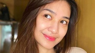 Blak-blakan, Mikha Tambayong Ngaku Nggak Bisa Gunting Kuku Sendiri