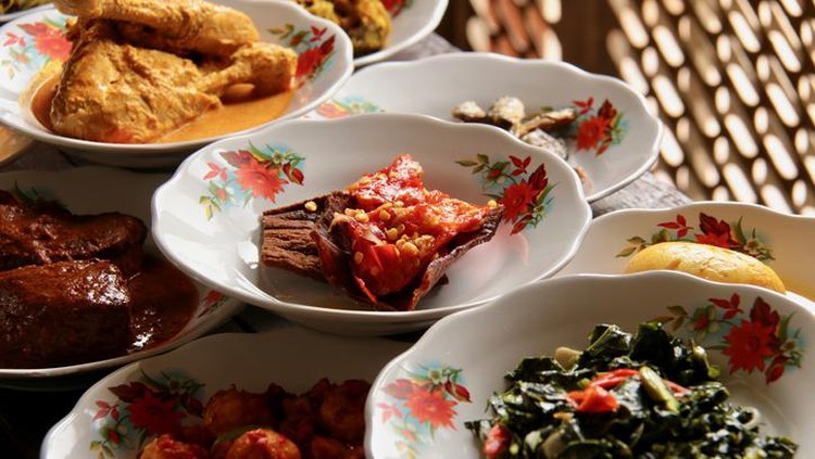 Bawa Duit Rp 10.000 Bisa Kenyang Makan Nasi Padang di 5 Tempat Ini