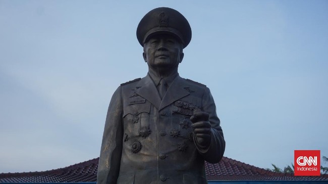 Mensos Sebut Nama Pahlawan Nasional Akan Diumumkan Sebelum 10 November Menteri Sosial Gus Ipul optimis pengumuman Pahlawan Nasional baru sebelum 10 November 2025. 40 nama diusulkan, termasuk Soeharto dan Gus Dur.