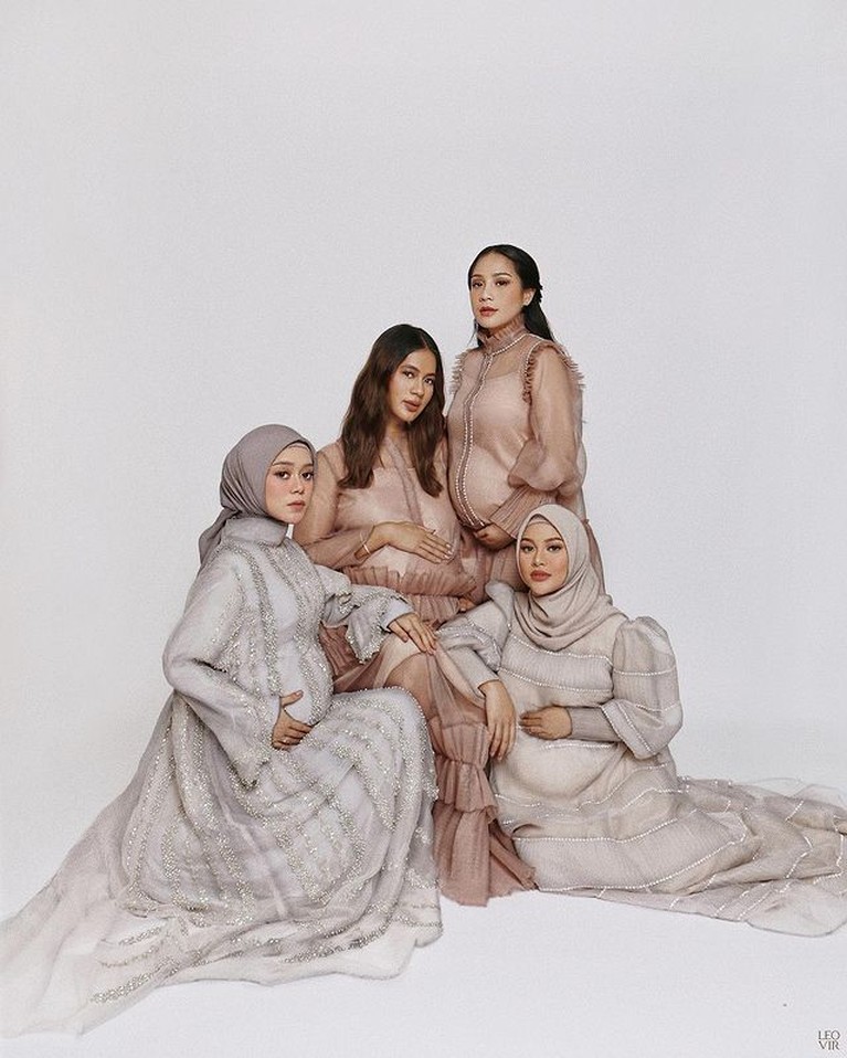 Pemotretan 4 Bumil Cantik Pamer Baby Bump, Perut Lesti Kejora Disorot Pemotretan 4 Bumil Cantik Pamer Baby Bump, Perut Lesti Kejora Disorot