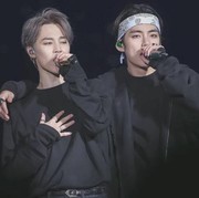Jimin dan V BTS Buktikan Kalau Libra dan Capricorn Adalah Teman yang Sempurna, Bikin Iri Deh!