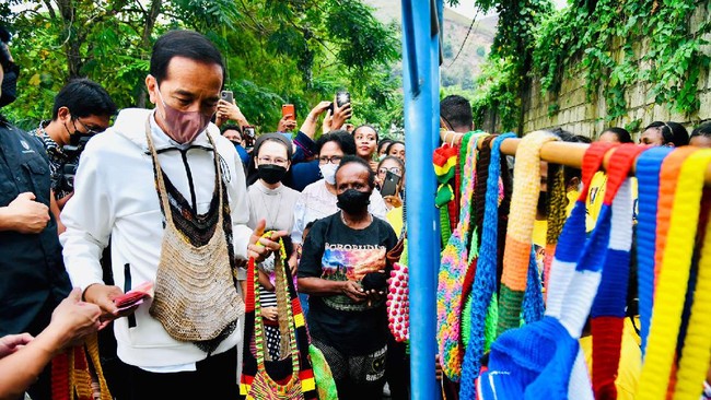 Perwakilan Komnas HAM mengatakan konflik di Papua berlarut karena Joko Widodo dan Susilo Bambang Yudhoyono tak sabar ketika mendengar kata 'merdeka' terlontar.