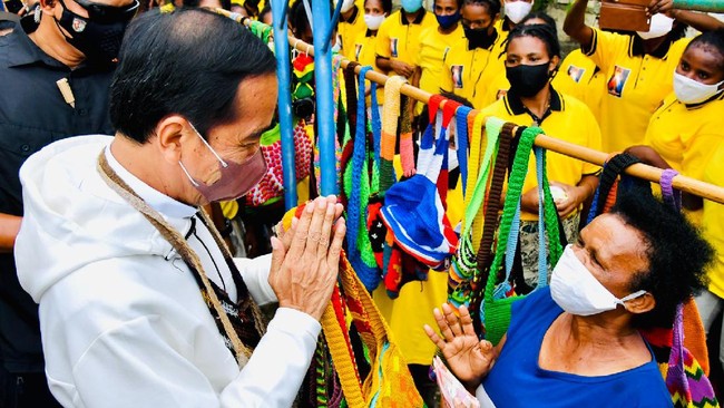 Presiden Jokowi menerbitkan aturan tentang penerimaan, pengelolaan, hingga rencana induk otonomi khusus (otsus) Provinsi Papua. Berikut rincian aturannya.