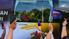 FOTO: Ramai-ramai Mengantar Pacquiao Daftar Capres Filipina