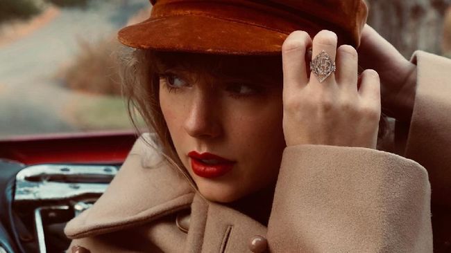 Taylor Swift Majukan Perilisan Red (Taylor's Version)