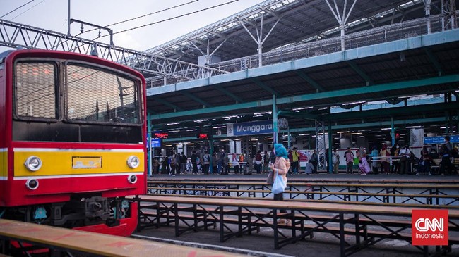 Stasiun Manggarai merupakan saksi bisu perubahan zaman. Berusia hitungan abad, kini menjadi stasiun kereta termodern di ibu kota negara.