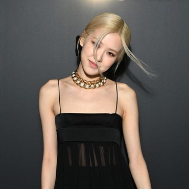 Rose BLACKPINK Dinyatakan Positif COVID-19