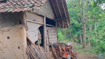 TIDAK ADA AIR, LISTRIK RP15 RIBU PER BULAN