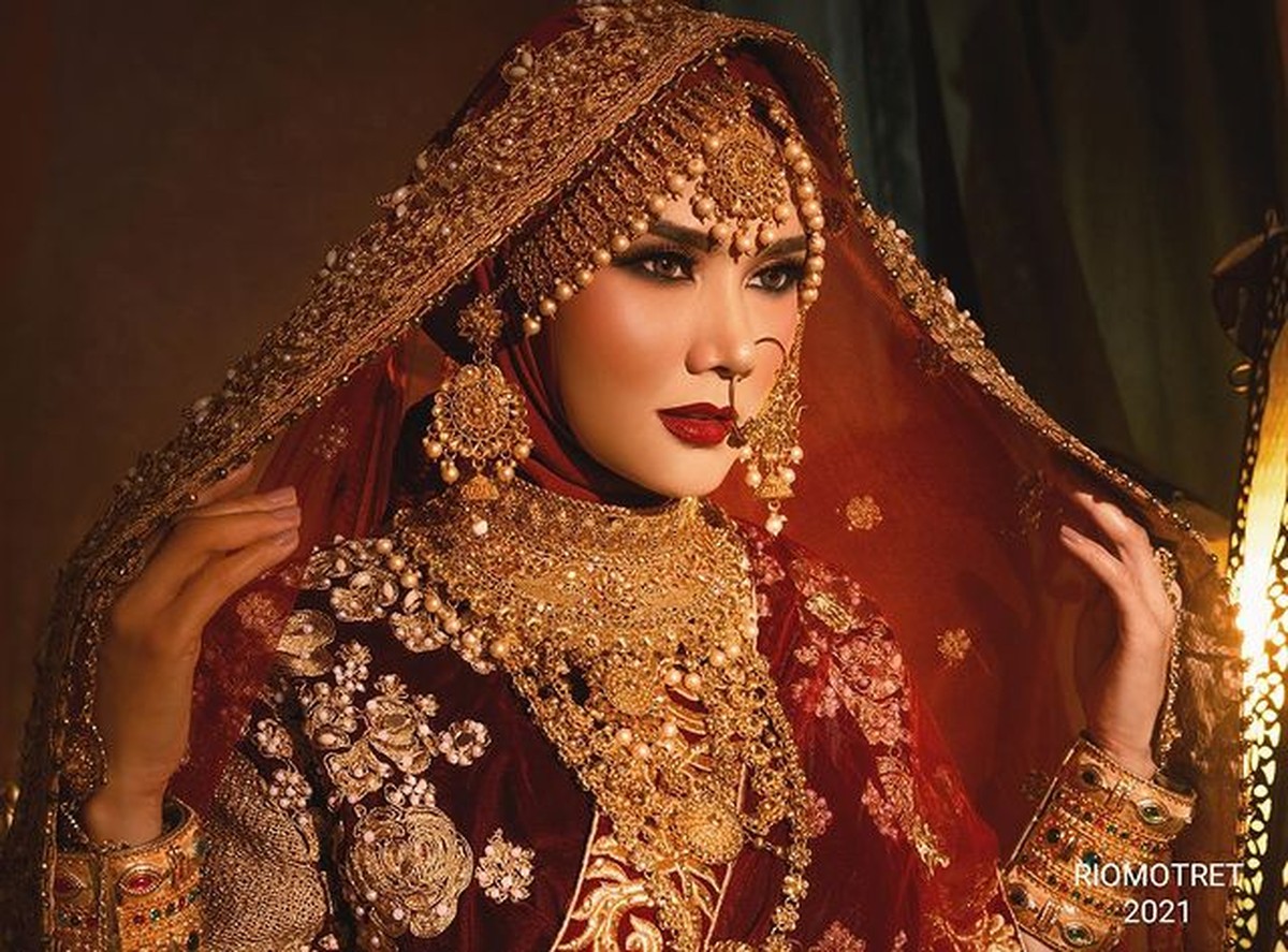 Mulan Jameela dan Ahmad Dhani melakukan pemotretan tema Bollywood pakai busana India&period; Yuk intip&excl;