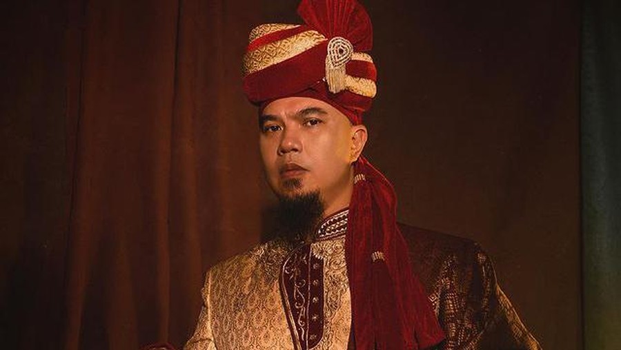 Mulan Jameela dan Ahmad Dhani melakukan pemotretan tema Bollywood pakai busana India. Yuk intip!