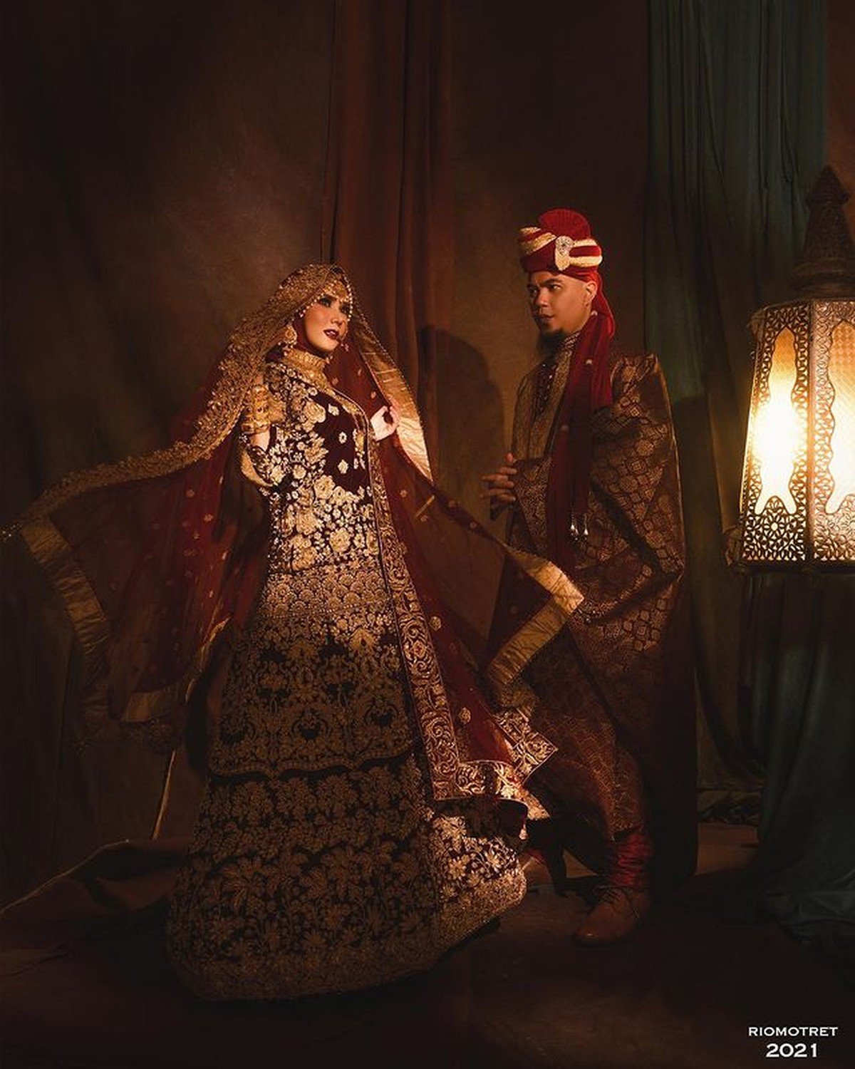 Mulan Jameela dan Ahmad Dhani melakukan pemotretan tema Bollywood pakai busana India&period; Yuk intip&excl;