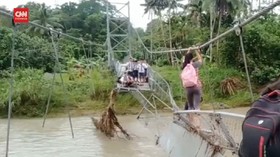 VIDEO: Bertaruh Nyawa Menuju Sekolah