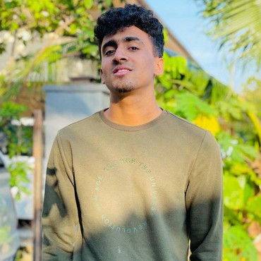 Viral Youtuber Asal Malaysia Terbangkan Uang Puluhan Juta dengan Balon