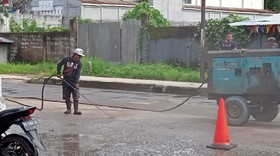 Dua Tahun Rusak, Jalan di Sorong Diaspal Jelang Jokowi Datang