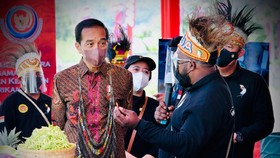 Jokowi Akan Bangunkan Rumah untuk Warga Suku Asmat di Papua