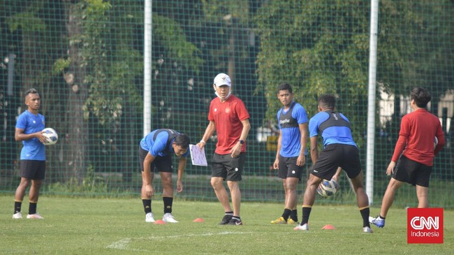 Pelatih Shin Tae Yong menolak membahas kesalahan Timnas Indonesia yang kalah 0-4 dari Thailand pada final leg pertama Piala AFF.
