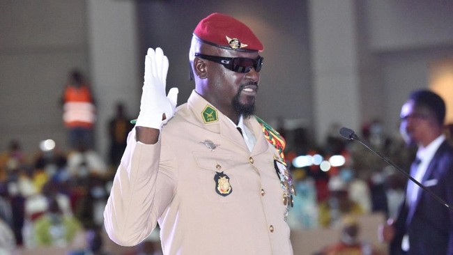 Pemimpin kudeta militer Guinea, Mamady Doumbouya, dilantik menjadi presiden interim negara itu pada Jumat (1/10) waktu setempat.