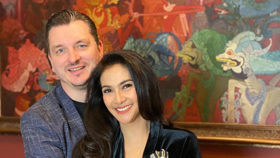 Nikahi Artis Indonesia, 5 Bule Ini Pindah Agama ke Islam