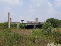 Masjid Sriwijaya Mangkrak Akibat Dikorupsi, Warga: Jadi Sarang Ular-Babi
